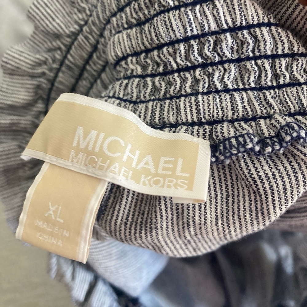 Michael Kors wide-legged pants with tie belt. - Picture 3 of 5